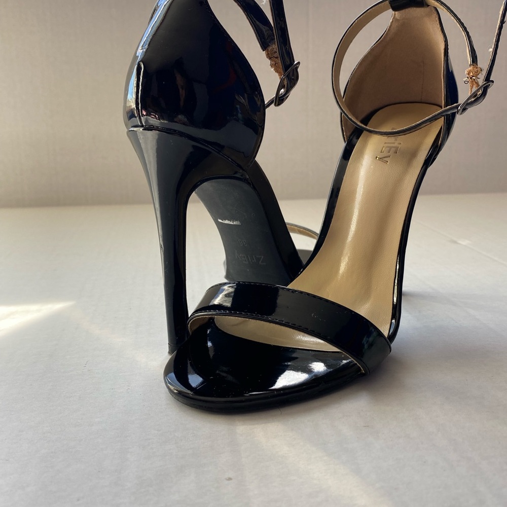 Zriey Black Heeled Sandals